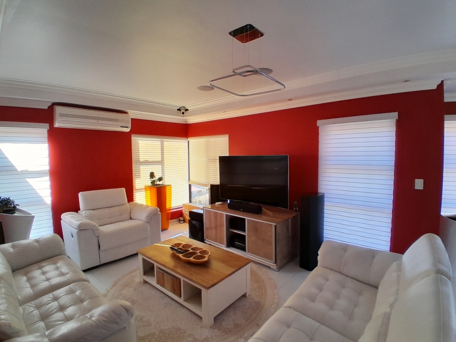 3 Bedroom Property for Sale in Safari Gardens North West